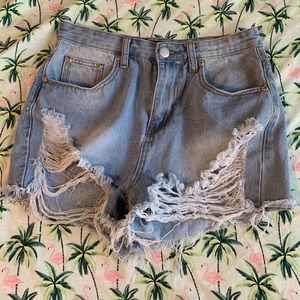 XX SOLD XX PRETTY LITTLE THING //  denim shorts